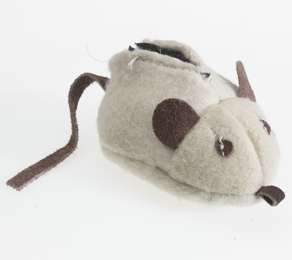 an-catnip-cat-toy-wool-mouse